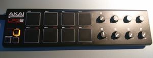MIDI controller AKAI LPD8